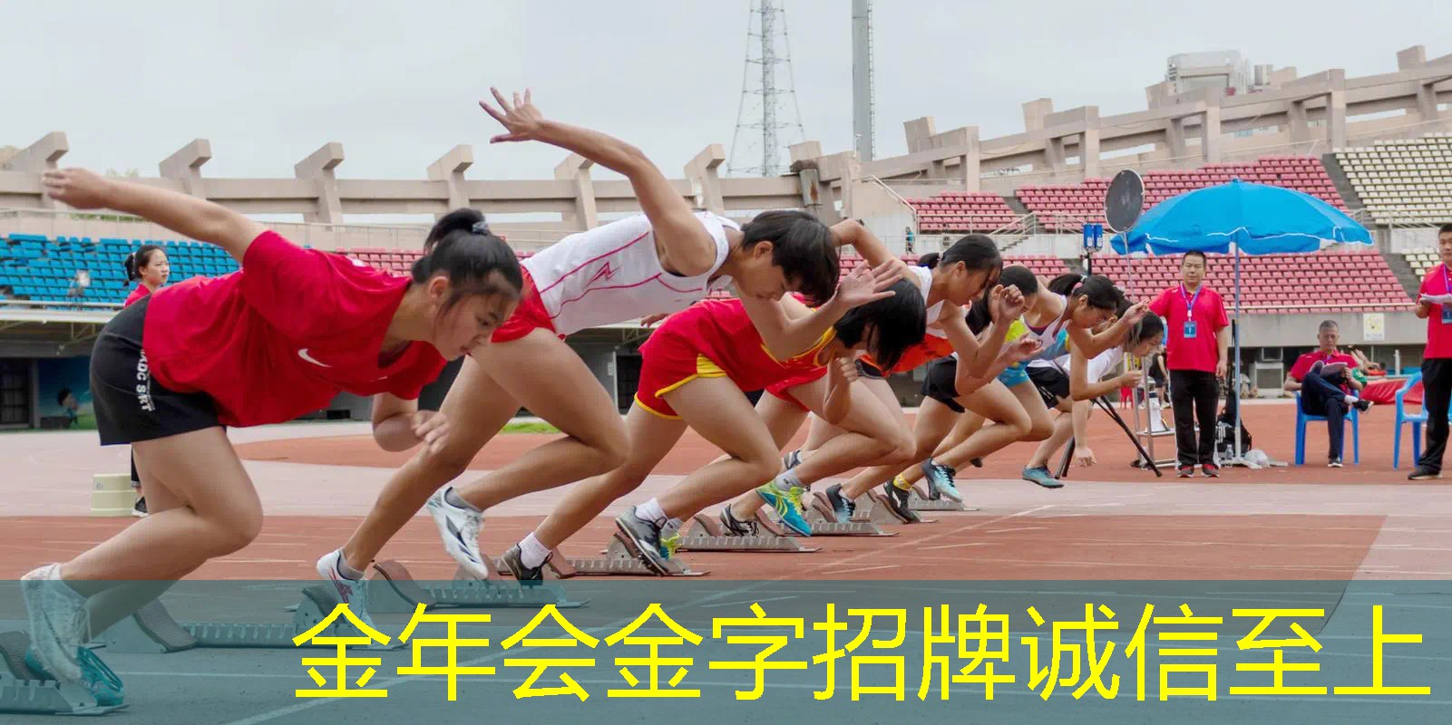 网球拍怎么背去学校打球