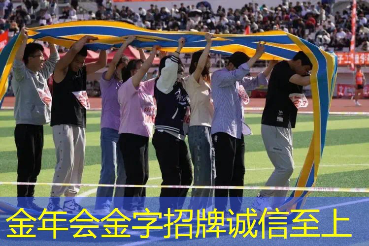 网球拍打到了眉骨